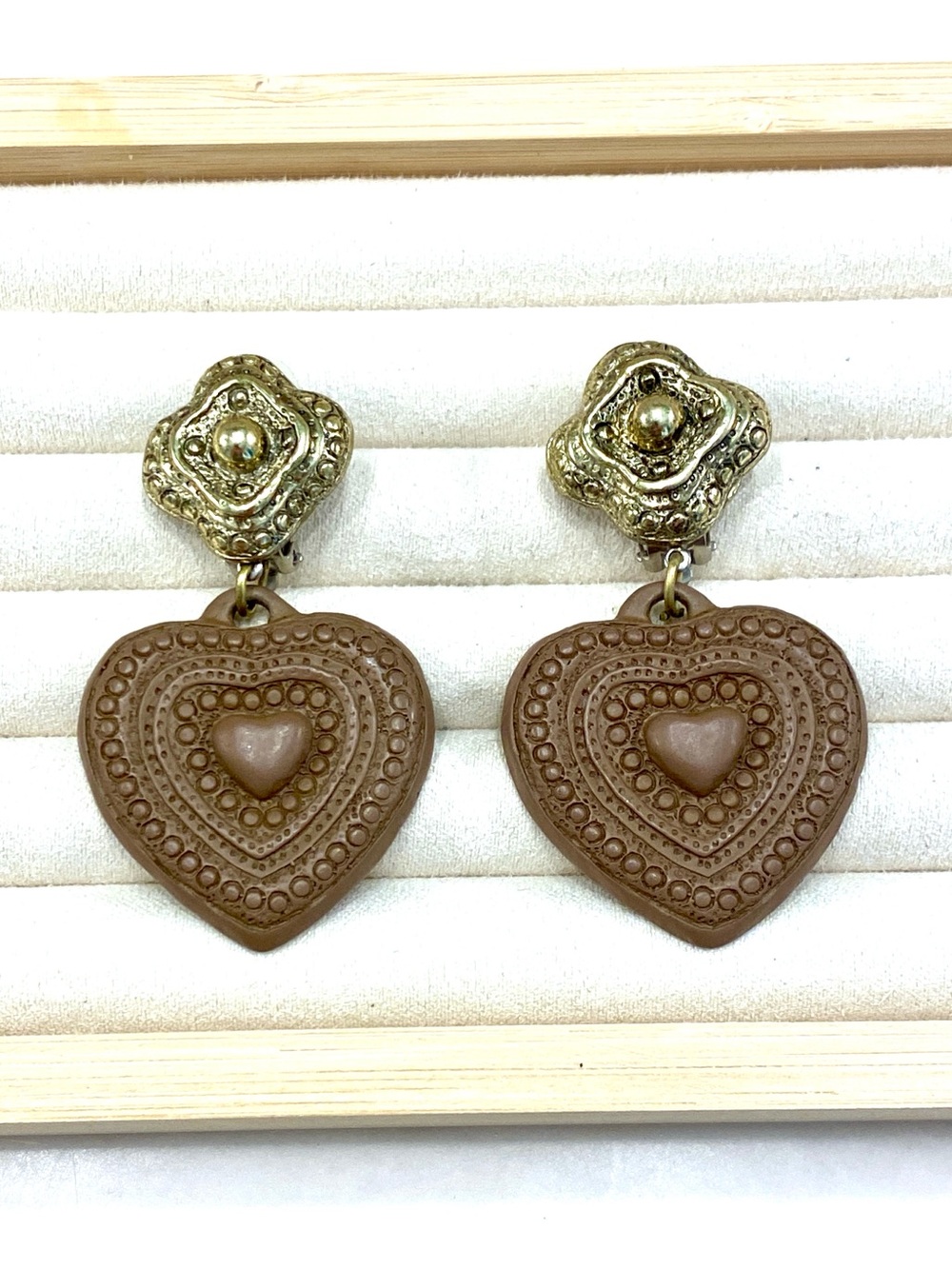 Vintage 80s Gold Matte Ornate Textured Brown Resin Heart Clip On Earrings NWOT